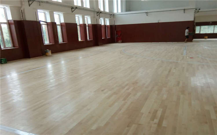 楓樺木體育館木地板哪個牌子好？
