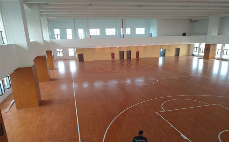松木體育館木地板怎么翻新？